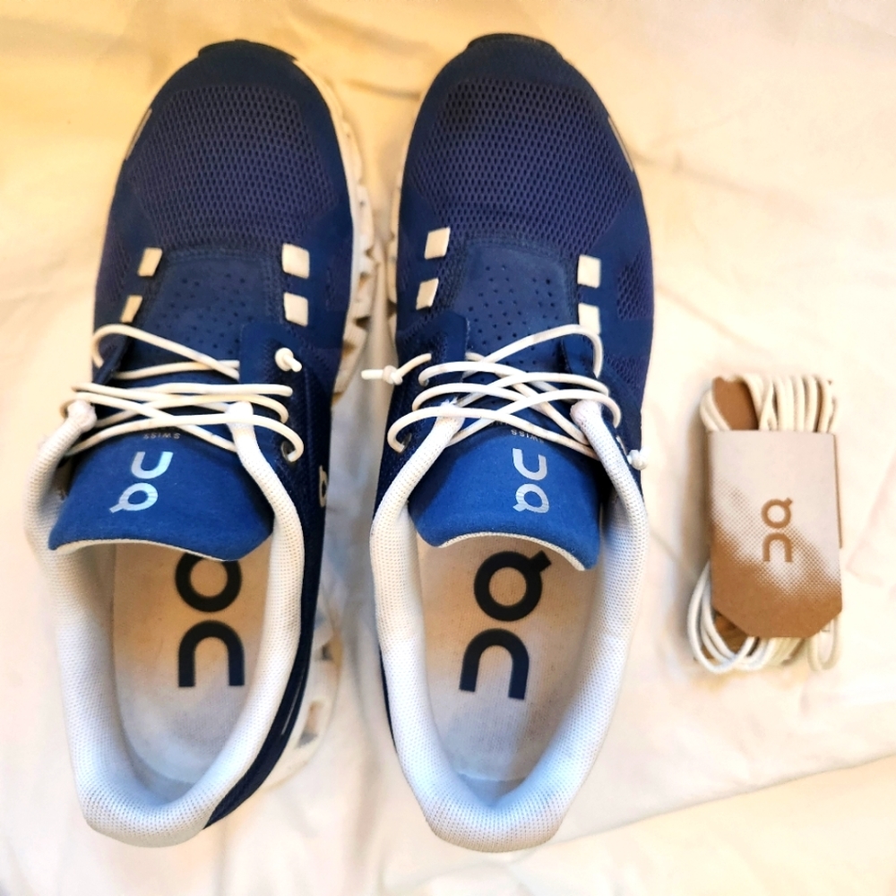 On Cloud 5 Women's Running Shoes, Size 6.5 Denim/White